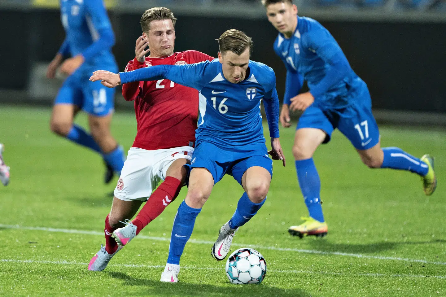 Carlo Holse og resten af U21-landsholdet skal onsdag forsøge at kvalificere sig til EM-knockoutfasen, når de møder Rusland. Uafgjort sikrer danskerne en kvartfinaleplads. Henning Bagger/Ritzau Scanpix