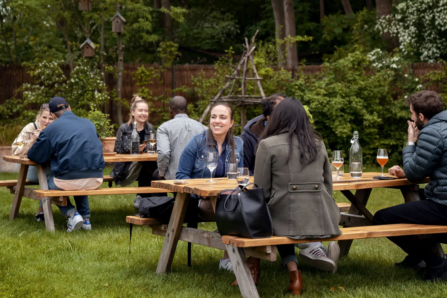Står det til Dansk Industri skal det de kommende år være billigere for danskerne at gå på for eksempel restaurant. (Arkivfoto) Linda Kastrup/Ritzau Scanpix