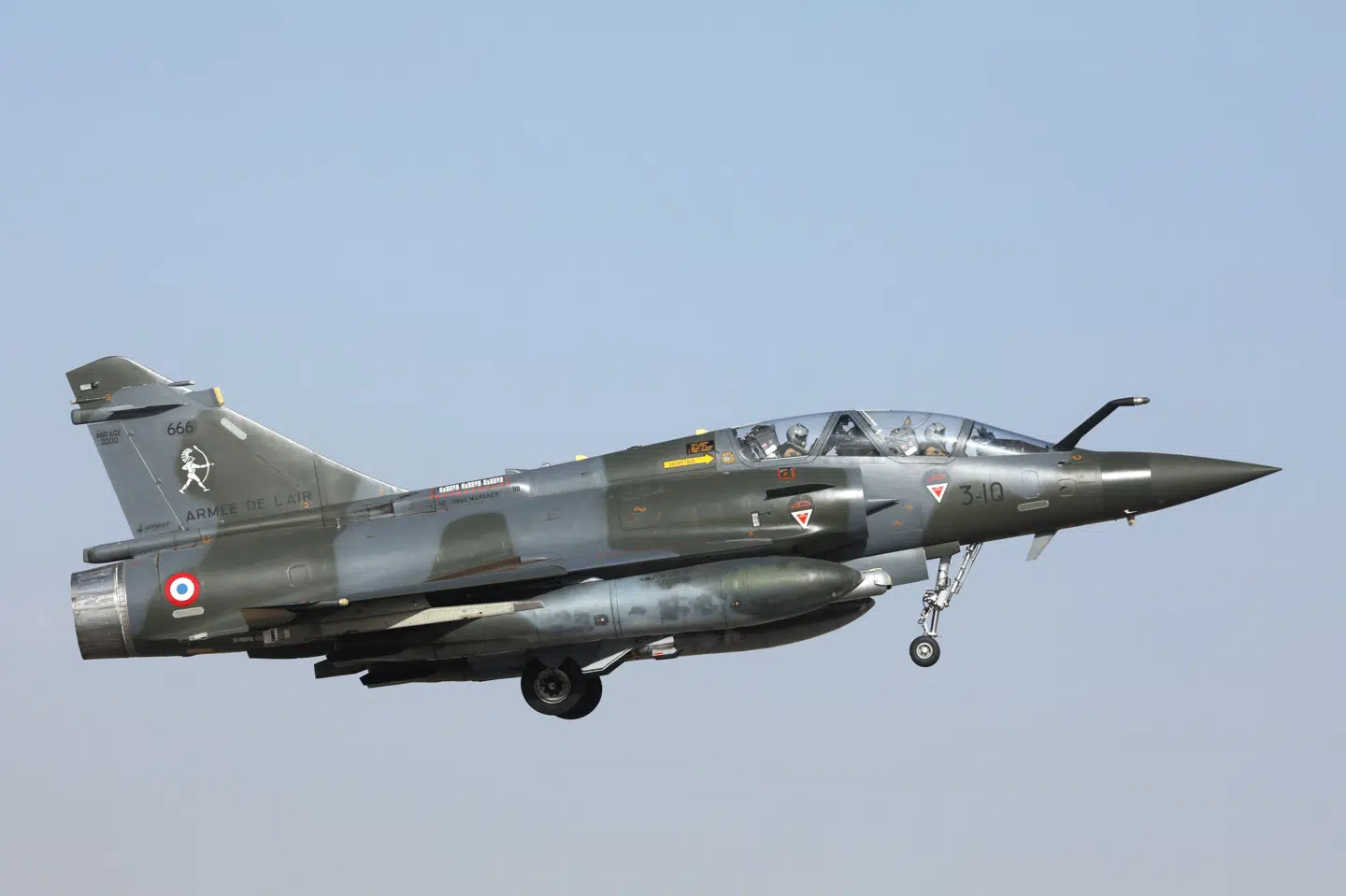 Et Mirage 2000-fly fra det franske luftvåben letter fra en base i Tchad for at deltage i en mission i den afrikanske Sahel-region. Ifølge FN var et fransk luftangreb i Mali i januar skyld i 19 civiles død. (Arkivfoto) Ludovic Marin/Ritzau Scanpix