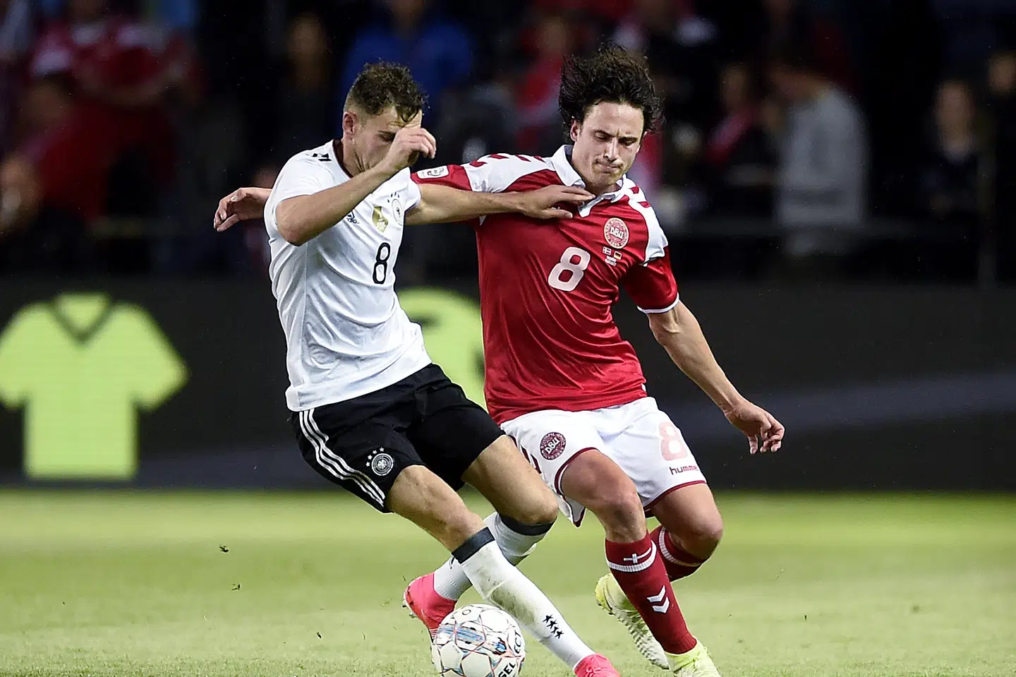 Danmark mødte senest Tyskland i en testkamp 6. juni 2017. Her ses Thomas Delaney (t.h.) i en duel med Tysklands Leon Goretzka. (Arkivfoto). Liselotte Sabroe/Ritzau Scanpix