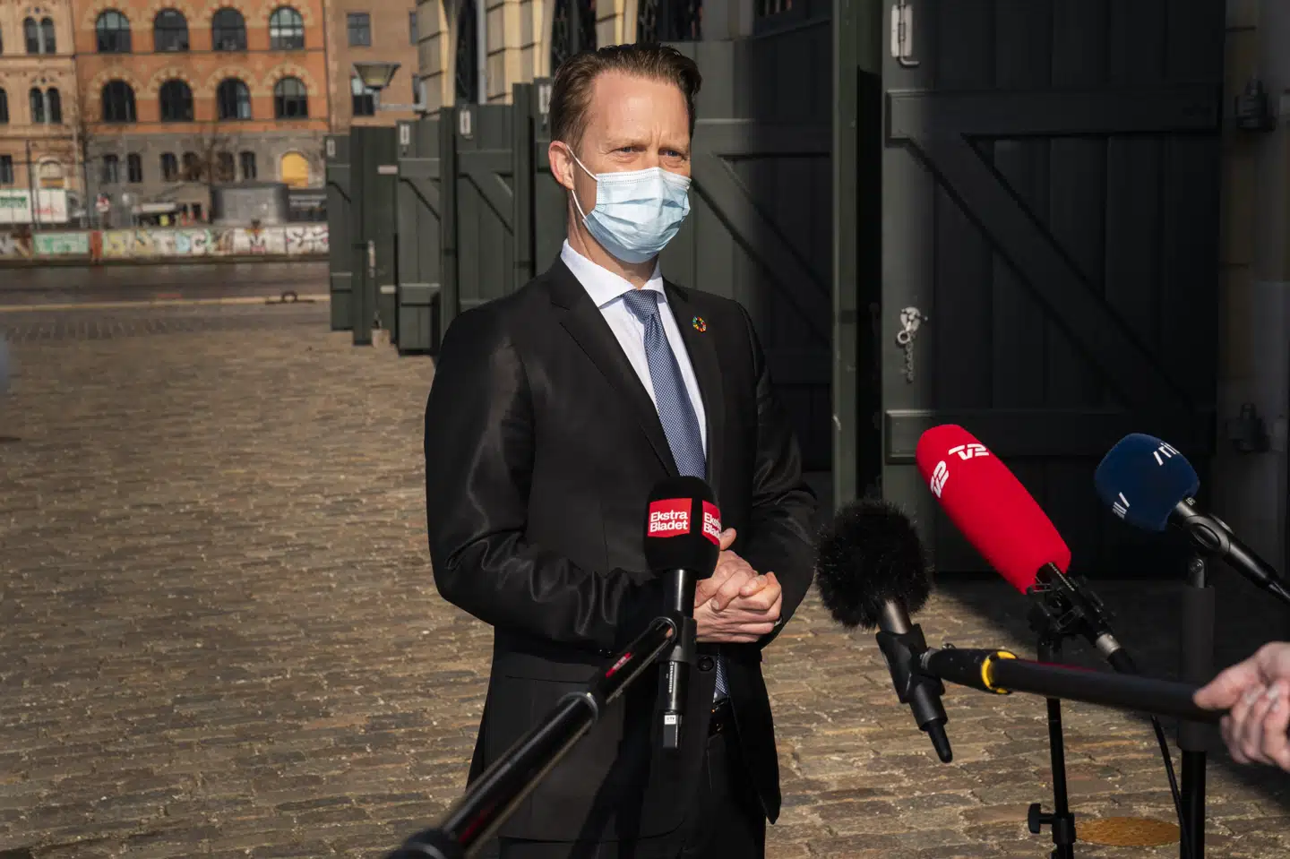 Udenrigsminister Jeppe Kofod (S) og regeringen vil gerne hjælpe børn med dansk tilknytning, som sidder i syriske fangelejre, men det er fortsat uklart, om børnene kommer til Danmark. Billedet er fra et møde om sagen i sidste uge. Martin Sylvest/Ritzau Scanpix