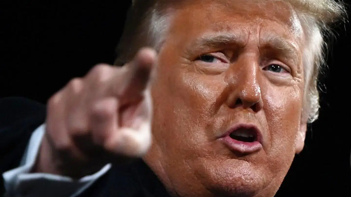 Forhenværende præsident Donald Trump langer ud efter Joe Biden og stiller spørgsmål ved, om han overhovedet er klar over, hvad det er, han skriver under på. (Arkivfoto)