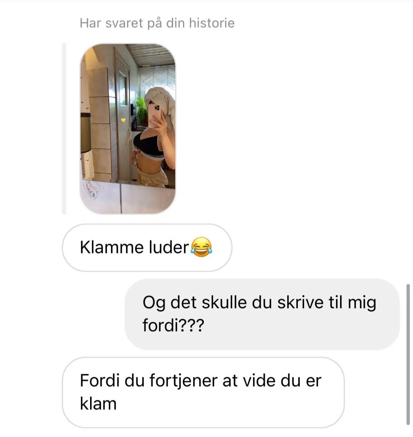 Beskeder fra folk, Sofie ikke kender, som disse, modtager hun på daglig basis. Nogle gange forsøger hun at få svar på, hvorfor de skriver, som de gør. Oftest uden konstruktivt svar