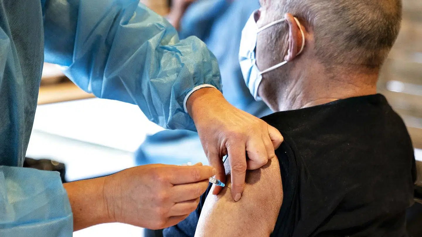 En covid-19-vaccination er ikke nok – som det ser ud lige nu – til at få adgang til alle dele af samfundet.