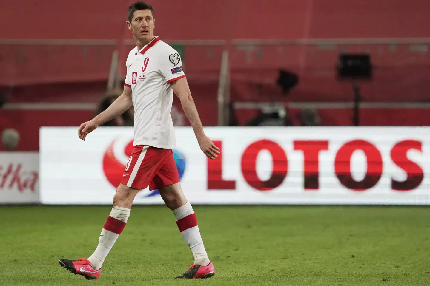 Robert Lewandowski blev skiftet ud i det 63. minut i Polens kamp mod Andorra på grund af knæsmerter. Aleksandra Szmigiel/Reuters