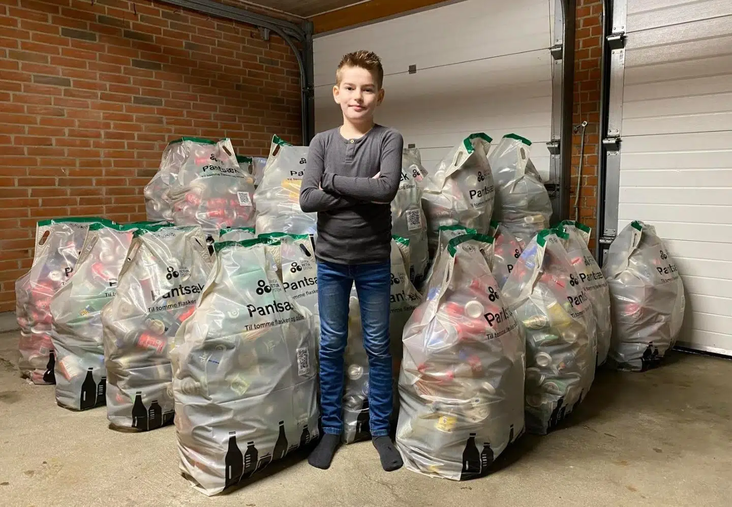 Mikkel Madsen får hænderne fulde, når der skal pantes.