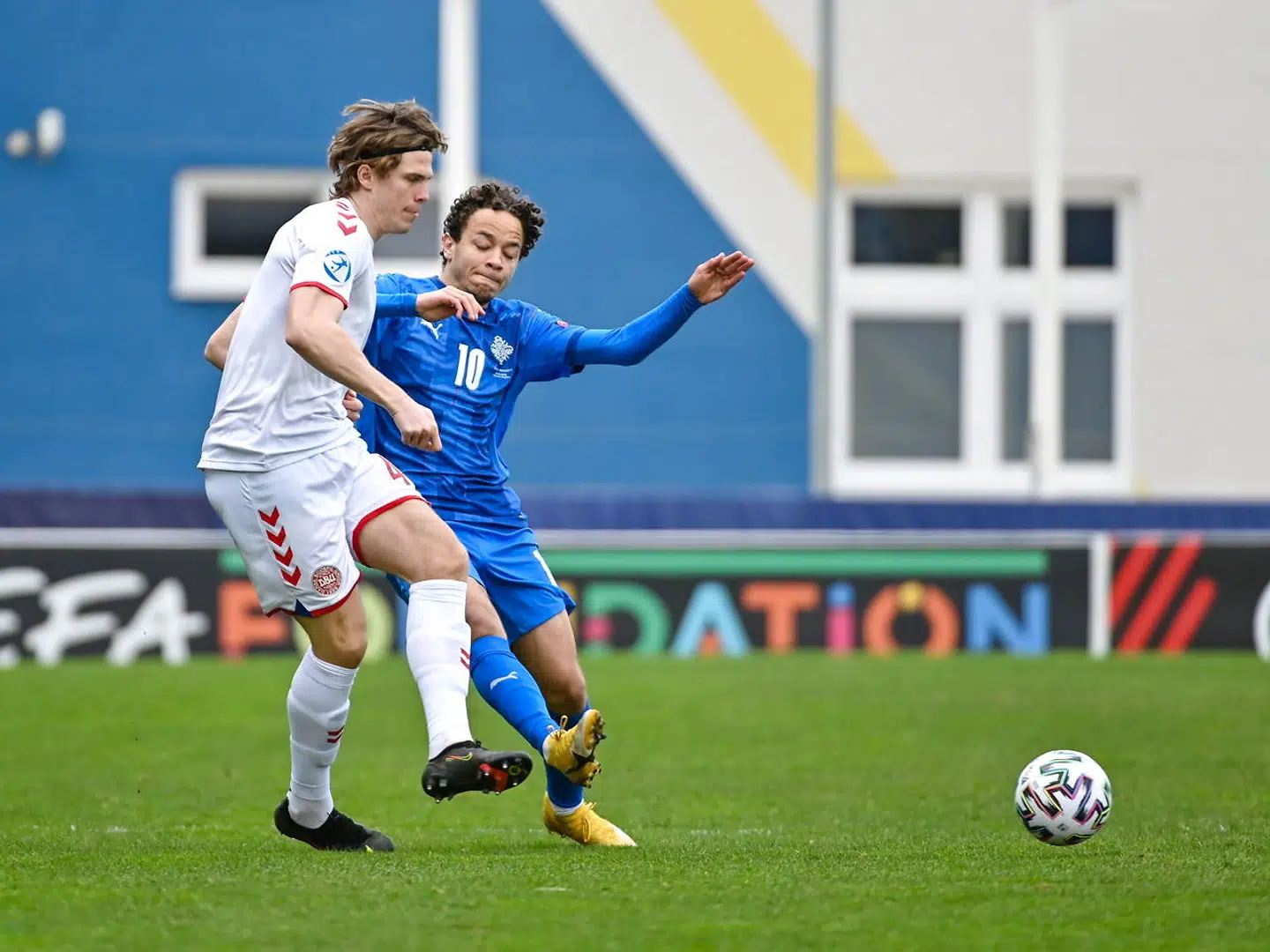 Mads Bech Sørensen (tv.) var flyvende mod Island.