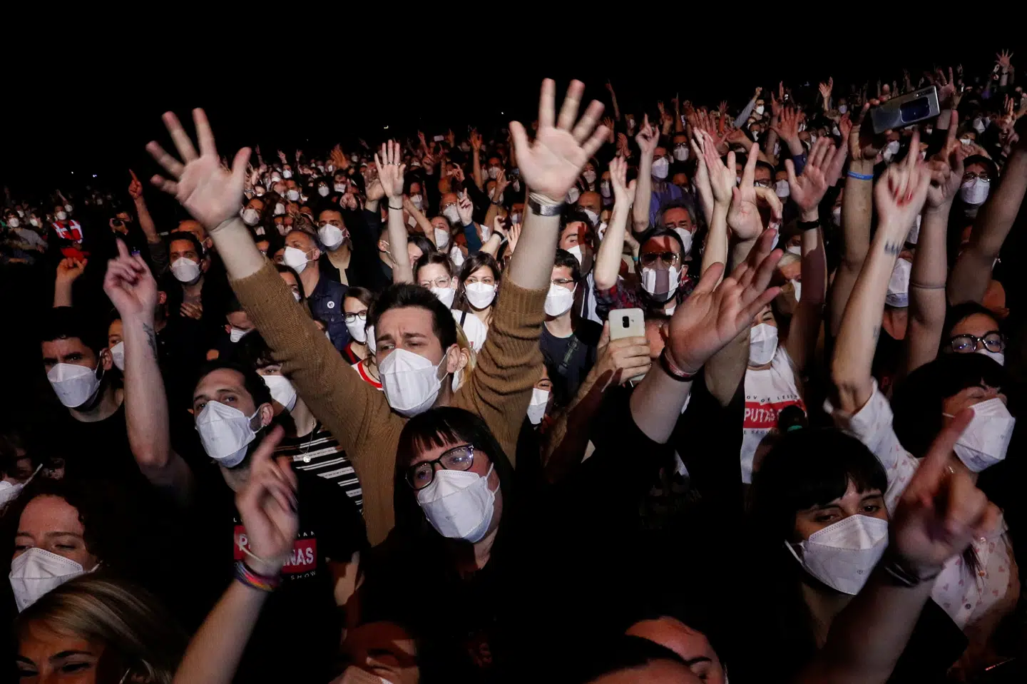 Lørdag aften blev der afholdt en koncert med det spanske indieband Love of Lesbian i Barcelona. Det var en test for, om lignende begivenheder snart kan finde sted igen. Albert Gea/Reuters