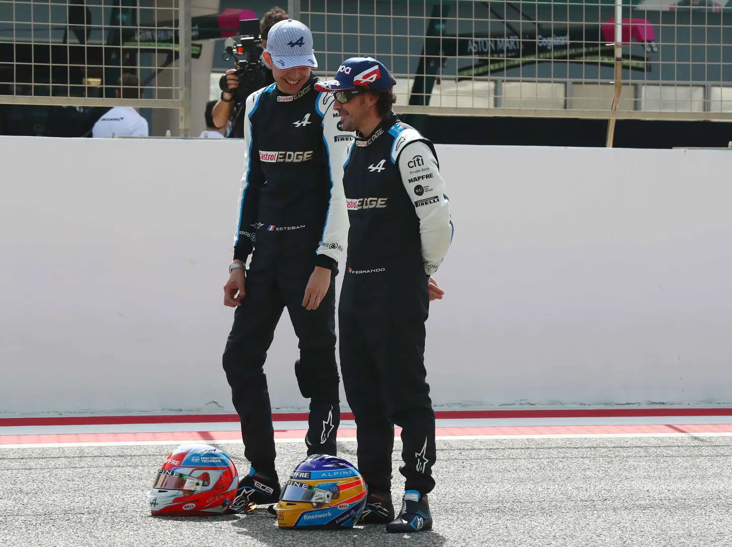 Esteban Ocon (t.v.) må ikke tabe den interne Alpine-duel til veteranen Fernando Alonso.