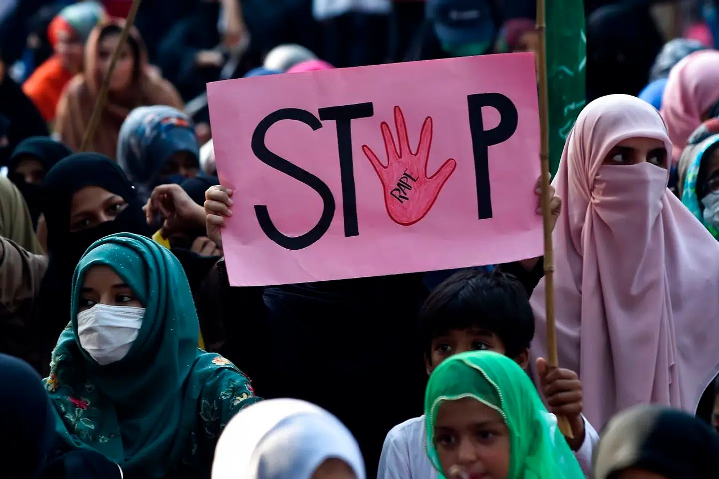 Der blev demonstreret mange steder i Pakistan mod voldtægten i Lahore.