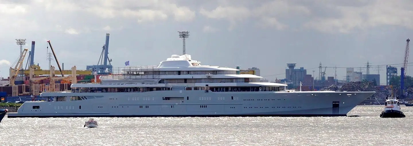 Eclipse er 162 meter lang og større end Abramovichs nye superyacht, Solaris.