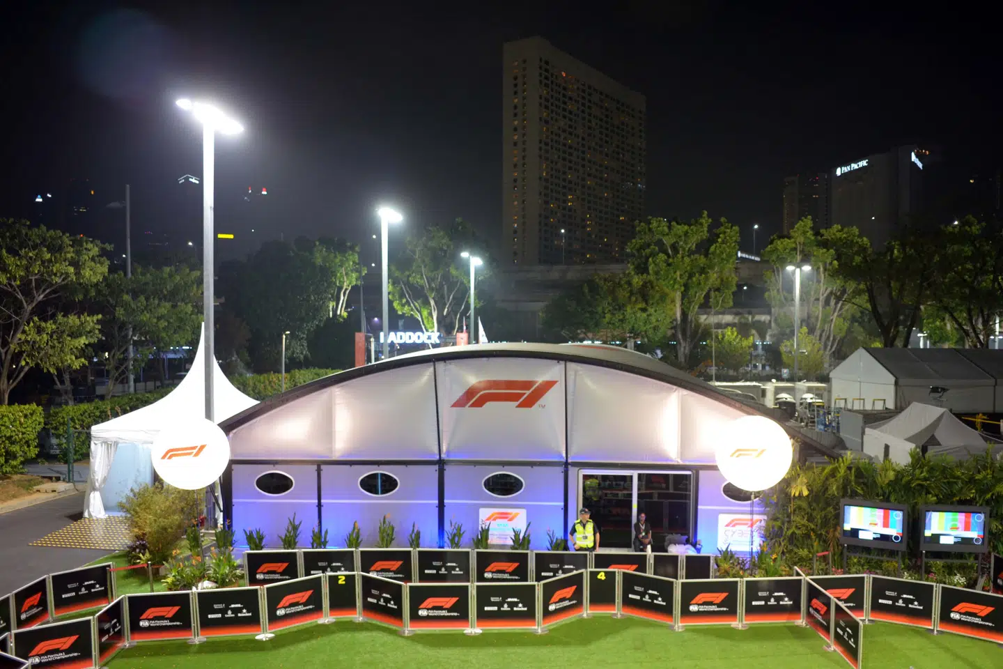 Formel 1s transportable on-site tv-center afløses af en fjernstyret produktion fra England