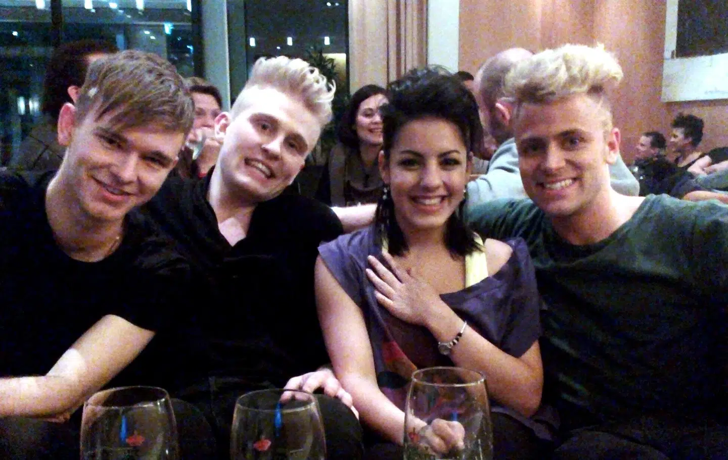 Ihan Haydars allerførste møde med Esben Svane var ved Dansk Melodi Grand Prix i 2012. Her er hun omgivet af A Friend in London, som Esben dengang var med i.