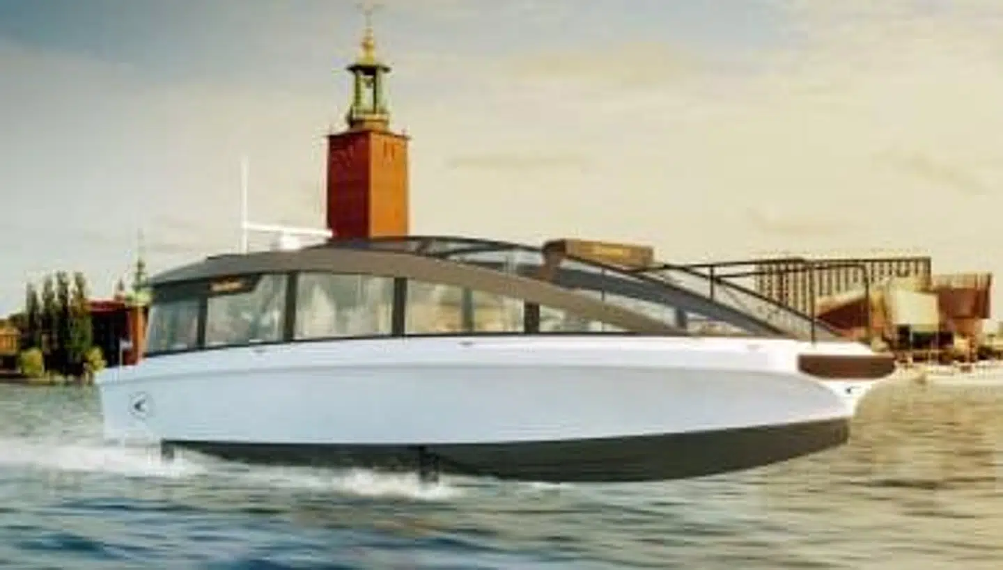 Her ses en tegners version af den nye elektriske færge P-30, der har plads til 30 passagerer, på vandet i Stokholm.