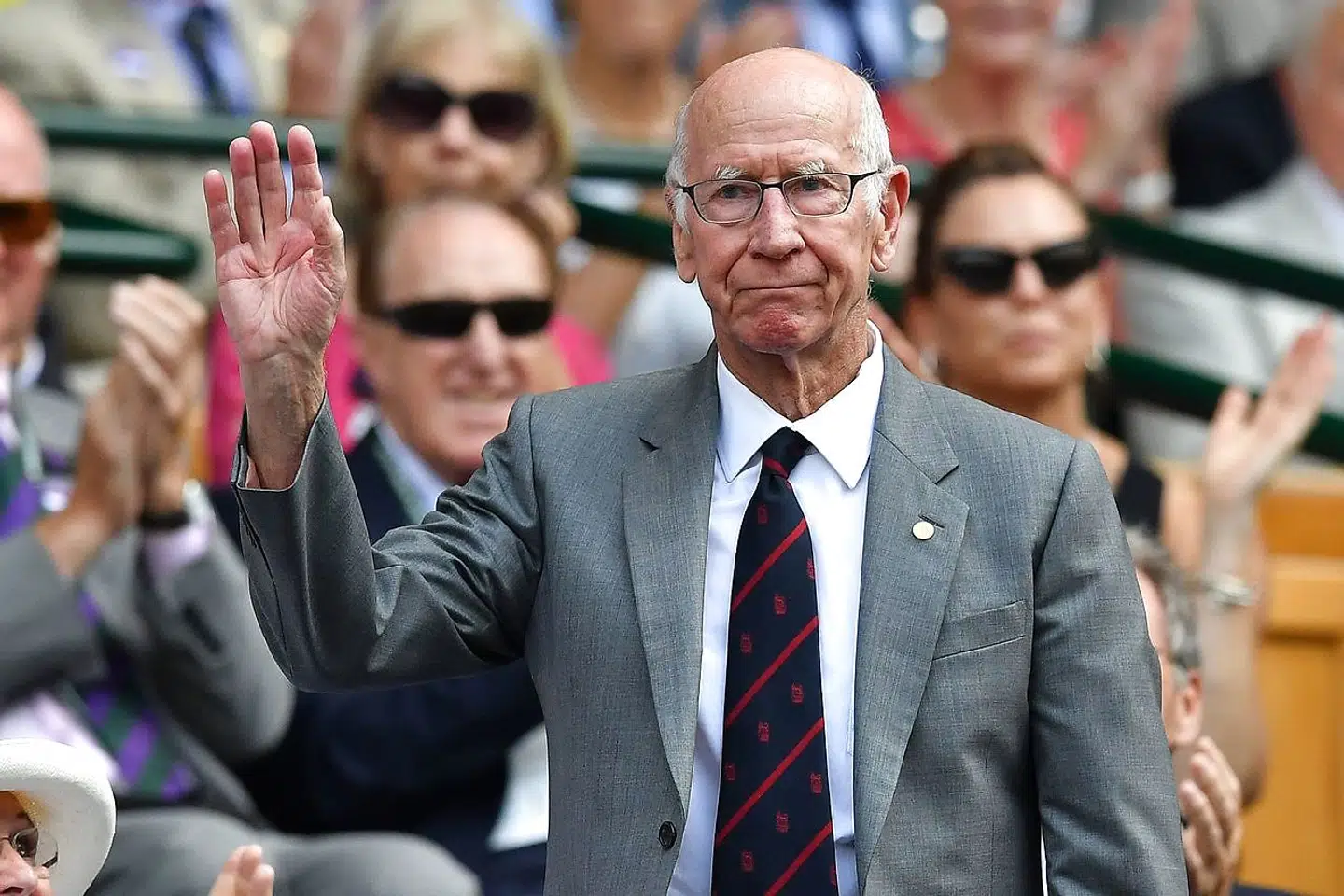 Sir Bobby Charlton døde sidste år. Han var en del af det engelske landshold, som vandt VM i 1966. Han fik diagnosticeret demens inden sin død.
