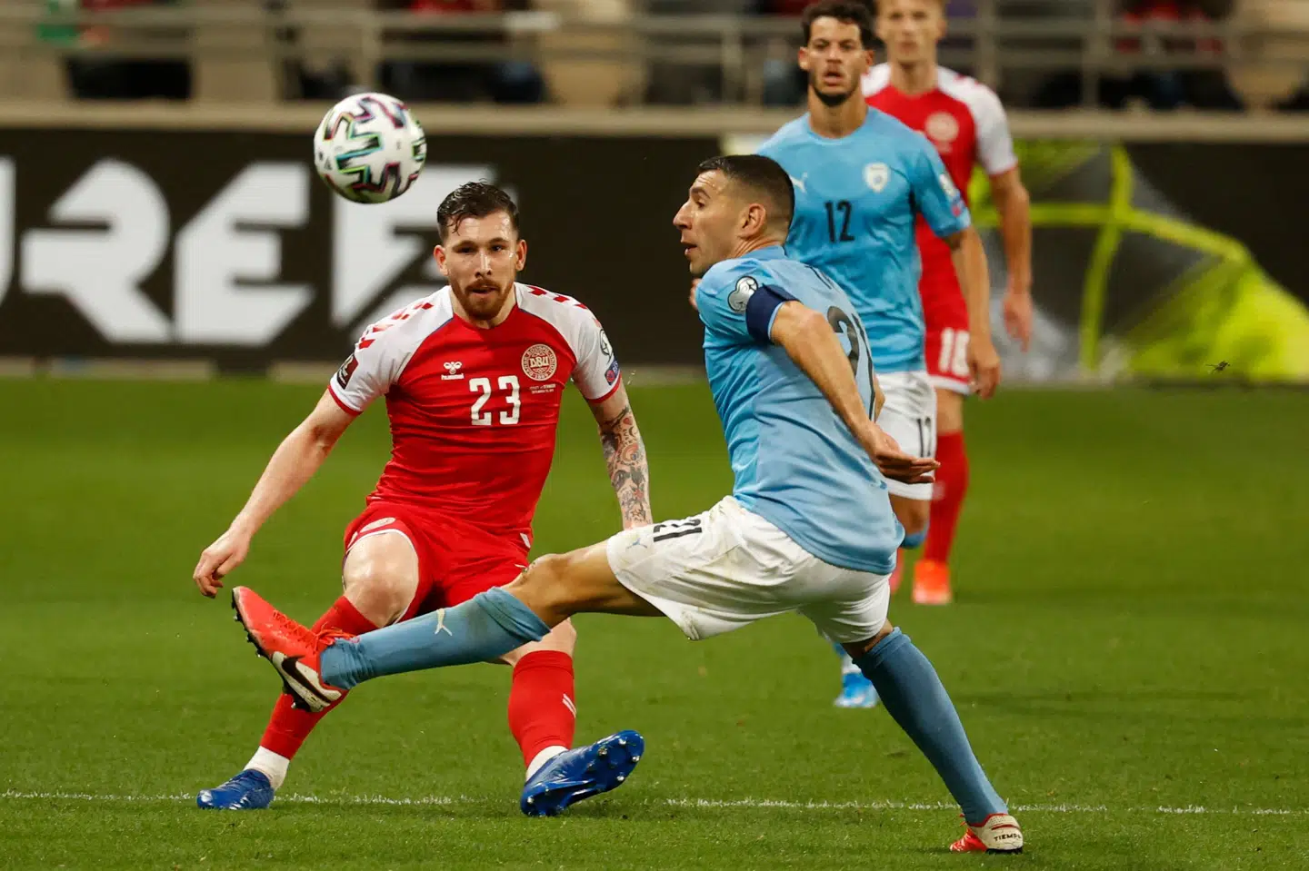 Pierre-Emile Højbjerg var torsdag aften i aktion for Danmark, som i VM-kvalifikationen slog Israel på udebane. Jack Guez/Ritzau Scanpix