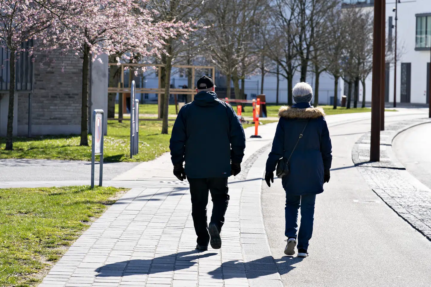 Når det gode vejr kommer, bevæger folk sig udenfor, hvor coronavirus sandsynligvis ikke smitter lige så meget. (Arkivfoto) Henning Bagger/Ritzau Scanpix