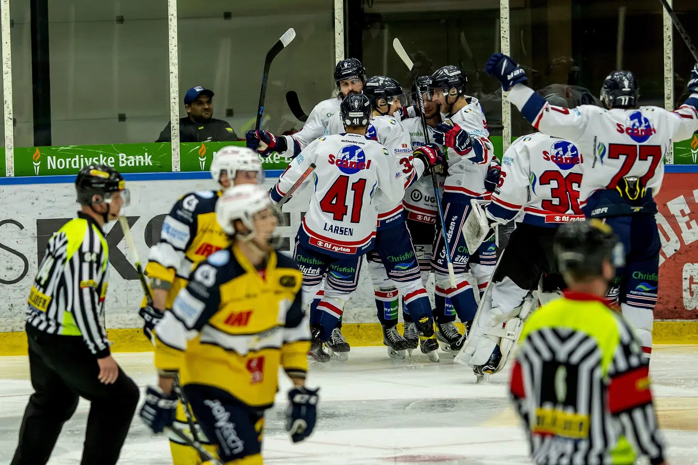 Frederikshavn White Hawks udlignede tirsdag til 3-3 i kampe i kvartfinaleserien mod Esbjerg Energy. Fredag aften afgøres duellen, når de to hold mødes i Esbjerg. René Schütze/Ritzau Scanpix