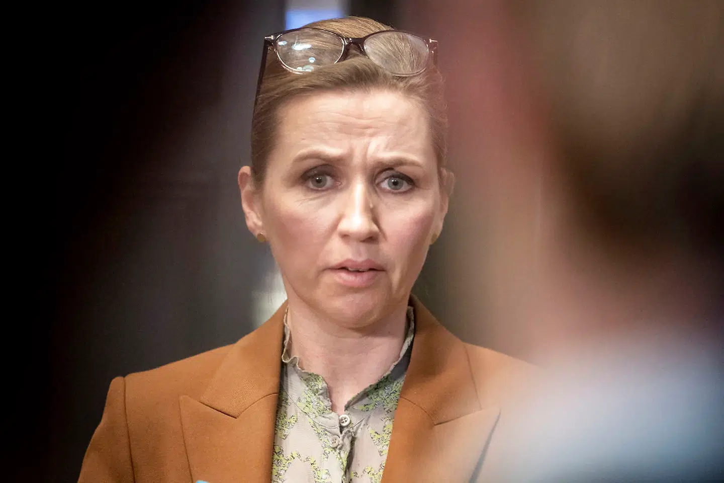 Statsminister Mette Frederiksen (S) taler foran pressen efter møde i Det Udenrigspolitiske Nævn i Fællessalen på Christiansborg, tirsdag den 23. marts 2021.