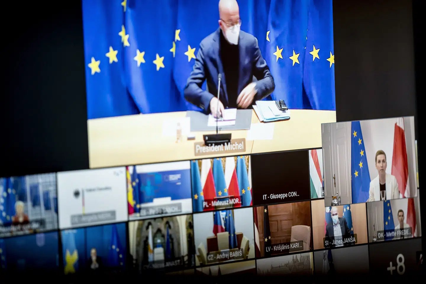 - Vi har støttet de restriktioner, der allerede er i dag, og vi er også parat til at gå endnu længere, siger Mette Frederiksen til TV2. Mads Claus Rasmussen/Ritzau Scanpix