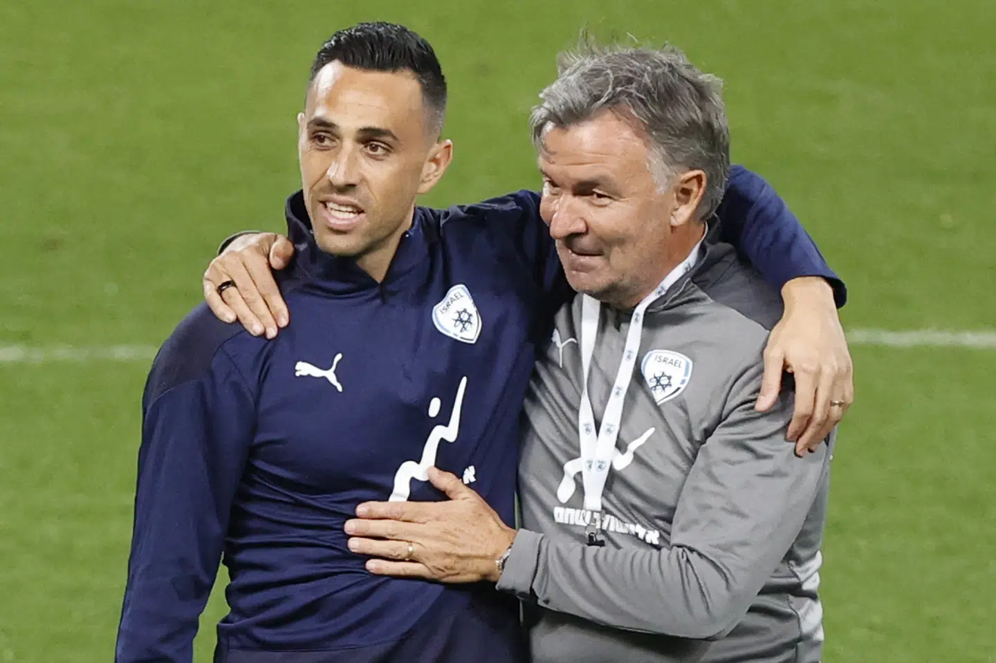 Willi Ruttensteiner (til højre) havde på forhånd sagt, at det ville være en stor overraskelse, hvis Israel ville være i stand til at få point mod Danmark. Han måtte dog også sande, at klasseforskellen var for stor. Jack Guez/Ritzau Scanpix