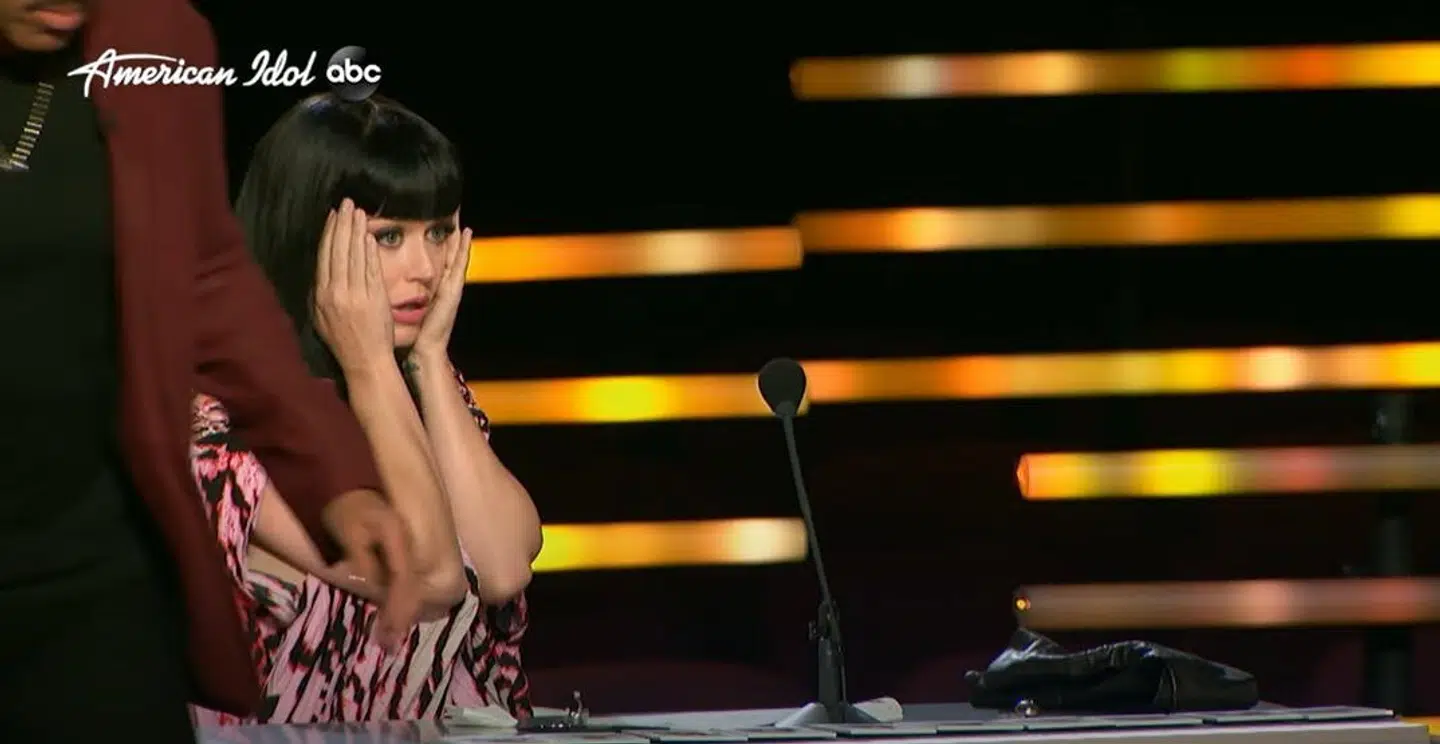 Dommeren Katy Perry er i chok over den dramtiske hændelse.