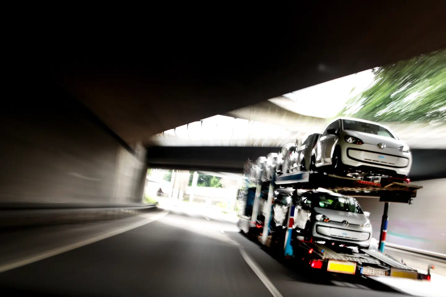 Ifølge anklagemyndigheden blev flere hundrede kilo hash bragt til Aalborg i biler, der var placeret på autotransportere. Torsdag indleder Retten i Aalborg en sag mod syv mænd, der er tiltalt for at have været i besiddelse af og distribueret 542 kilo hash. Der ventes dom i sagen 27. maj. (Arkivfoto). Fabian Stratenschulte/Ritzau Scanpix