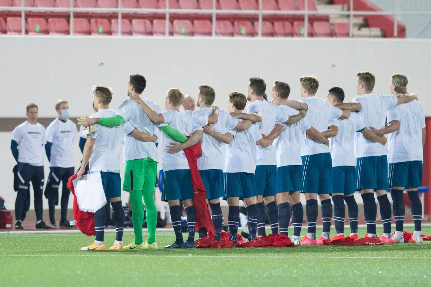 De norske spillere var trukket i særlige T-shirts med budskabet Human rights - on and off the pitch før VM-kvalifikationskampen mod Gibraltar. Jorge Guerrero/Ritzau Scanpix