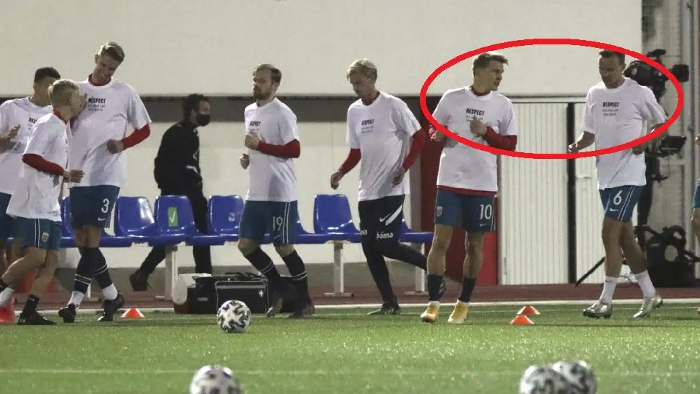 Under opvarmningen havde de norske spillere iført sig en t-shirt, der krævede "respekt". Senere under nationalmelodierne sendte holdet et budskab om menneskerettigheder