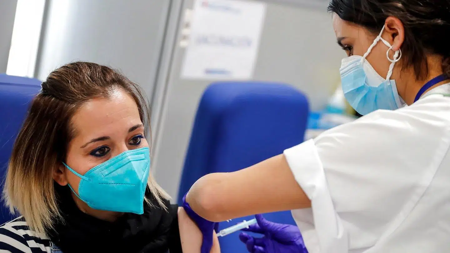 Spanien er et af de lande, der har genoptaget brugen af AstraZeneca efter, at vaccinen ellers blev sat på pause grundet mistanke om alvorlige bivirkninger.