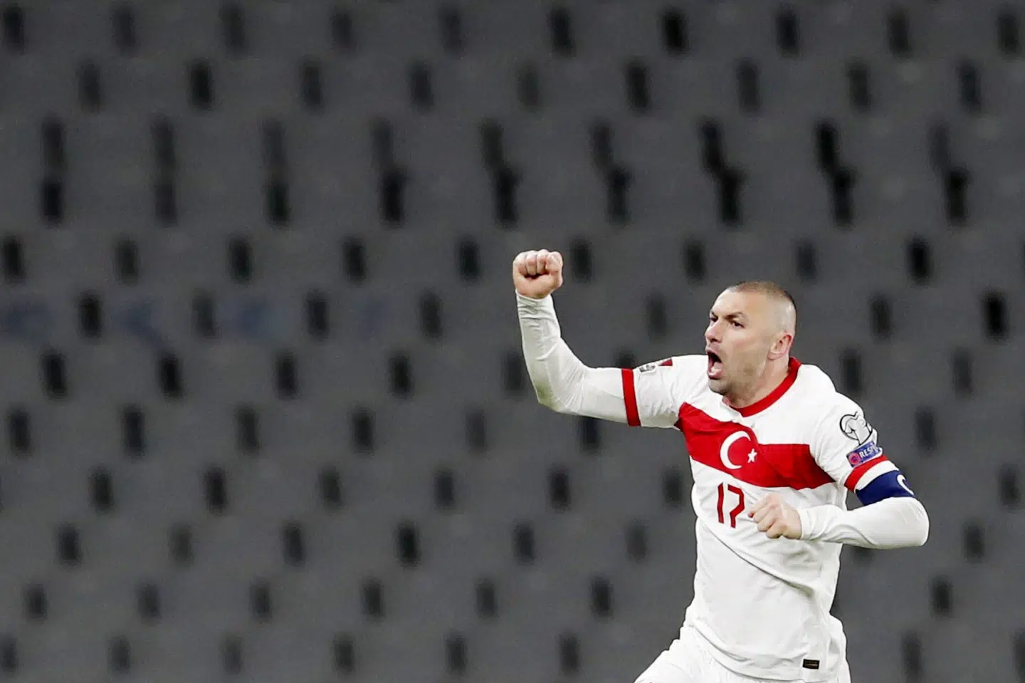 Erfarne Burak Yilmaz lynede tre gange i Tyrkiets sejr over Holland. Murad Sezer/Reuters