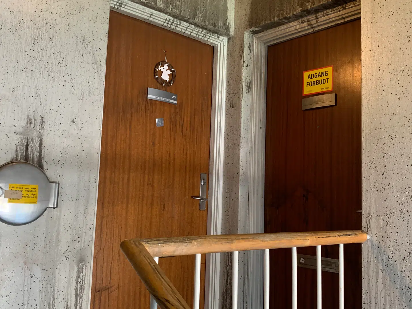 Efter drabet satte den 33-årige kvinde, ifølge politiets sigtelse, ild til sin egen andensalslejlighed på Violvej i Kolding.Foto: Jens Anton Havskov