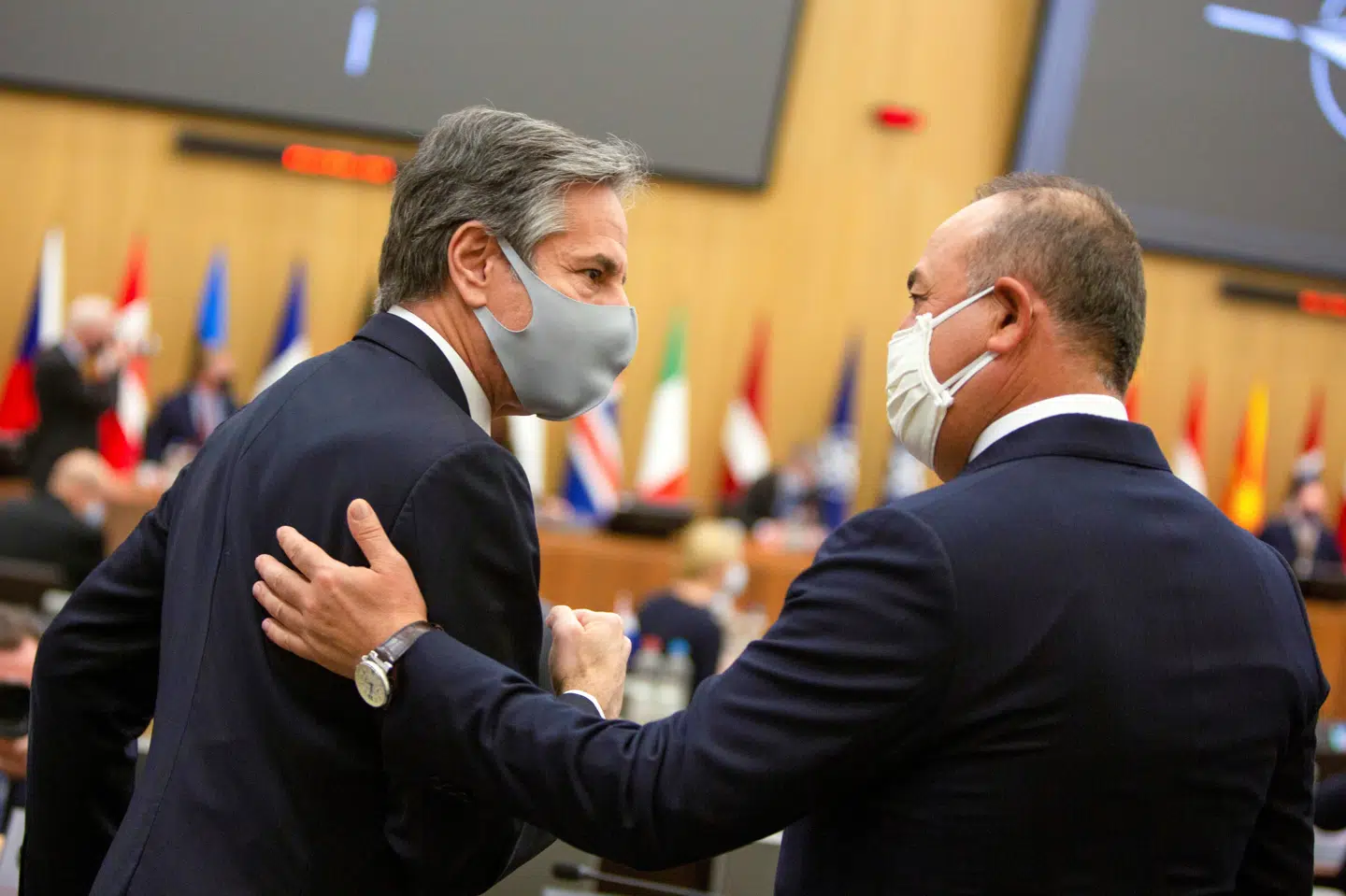 Den amerikanske udenrigsminister, Antony Blinken, fik en snak med Tyrkiets udenrigsminister, Mevlüt Çavusoglu, under et Nato-møde i denne uge i Bruxelles. Pool/Reuters