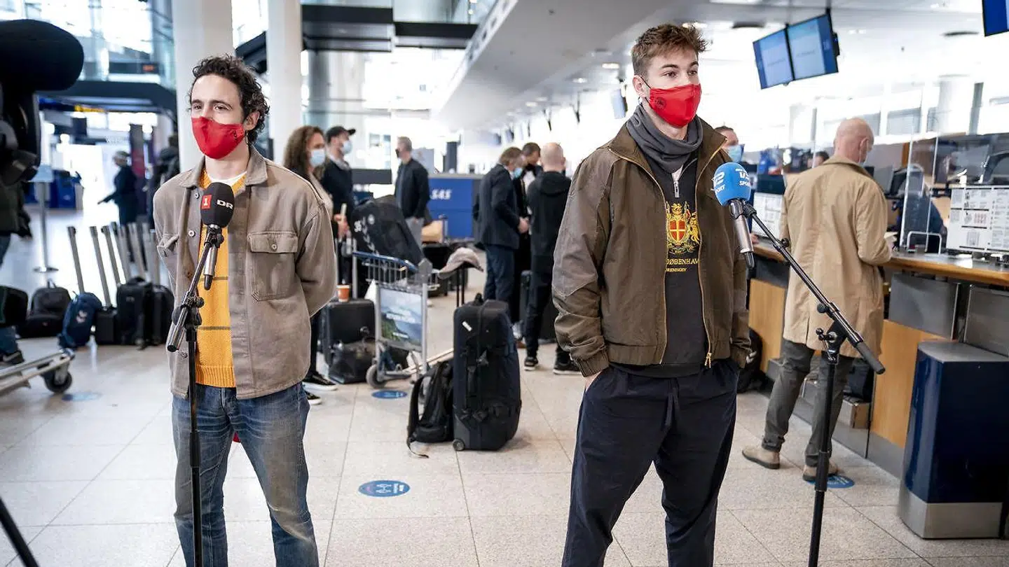 Thomas Delaney og Joachim Andersen under Mixed Zone i Københavns Lufthavn inden afrejse til Israel, mandag 22. marts 2021. (Foto: Liselotte Sabroe/Ritzau Scanpix)