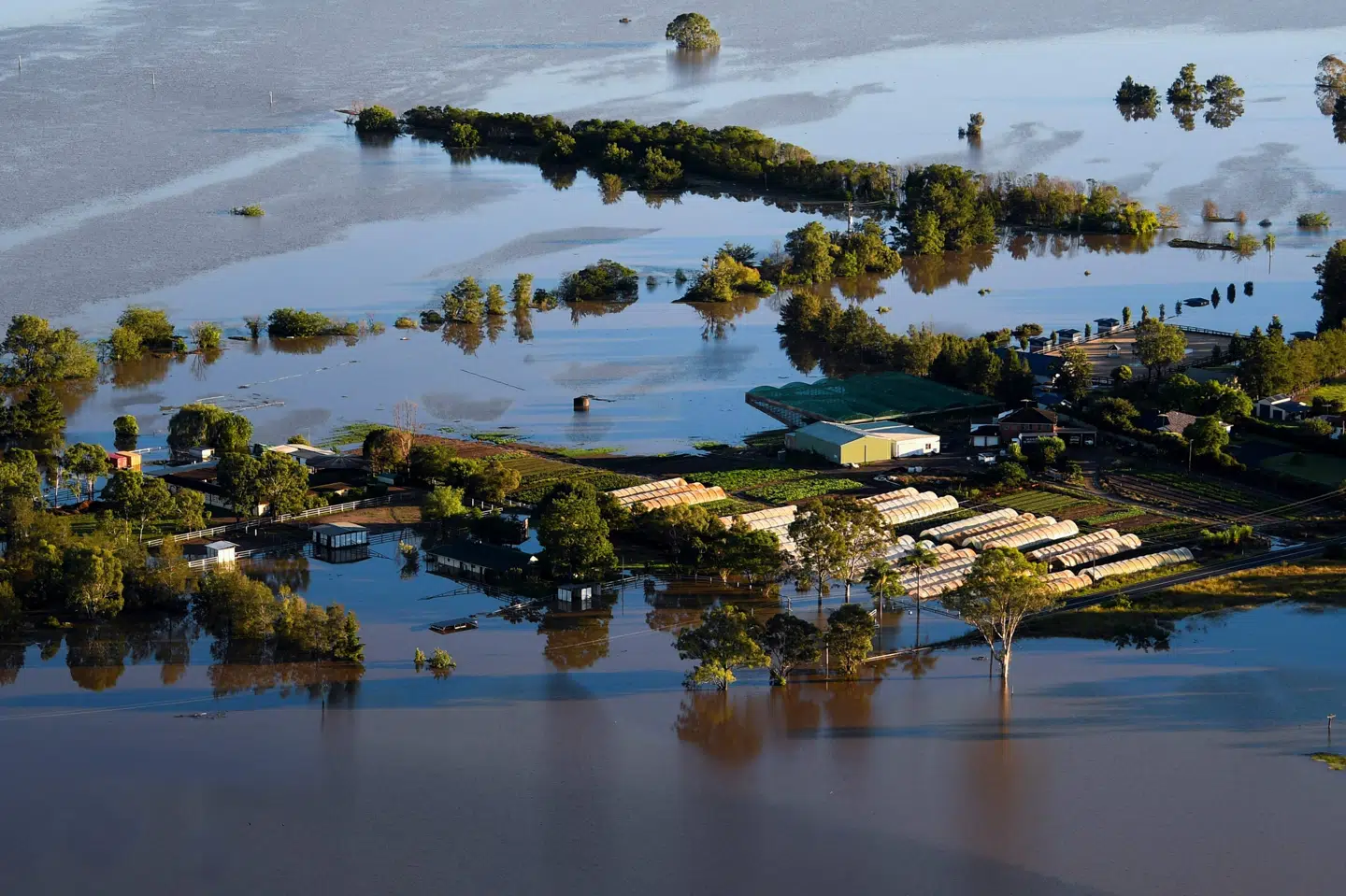 Helikopterbilleder viser her de voldsomme oversvømmelser nær Hawkesbury River nord for Sydney. Lukas Coch/Ritzau Scanpix