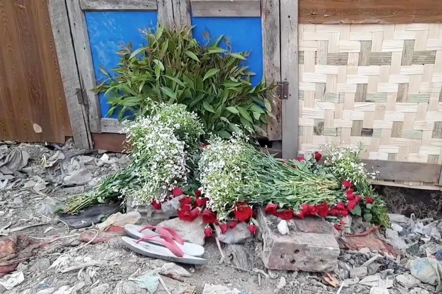 Et mindesmærke ses i Myanmars næststørste by, Mandalay, hvor sikkerhedsstyrker de seneste dage har dræbt flere personer under protester mod militærkuppet 1. februar. Radio Free Asia/Reuters