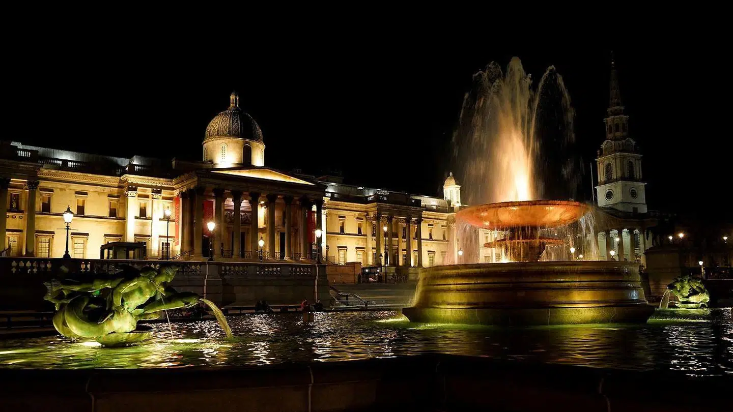 Trafalgar Square med lys 23. marts 2021.
