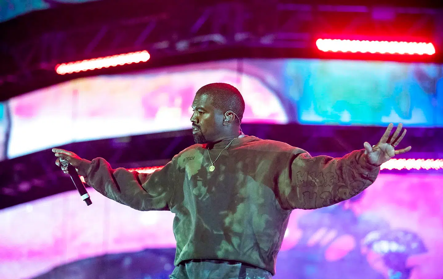 Her optræder rapperen Kanye West ved et party nær Palm Spring i California, USA, i april 2019.