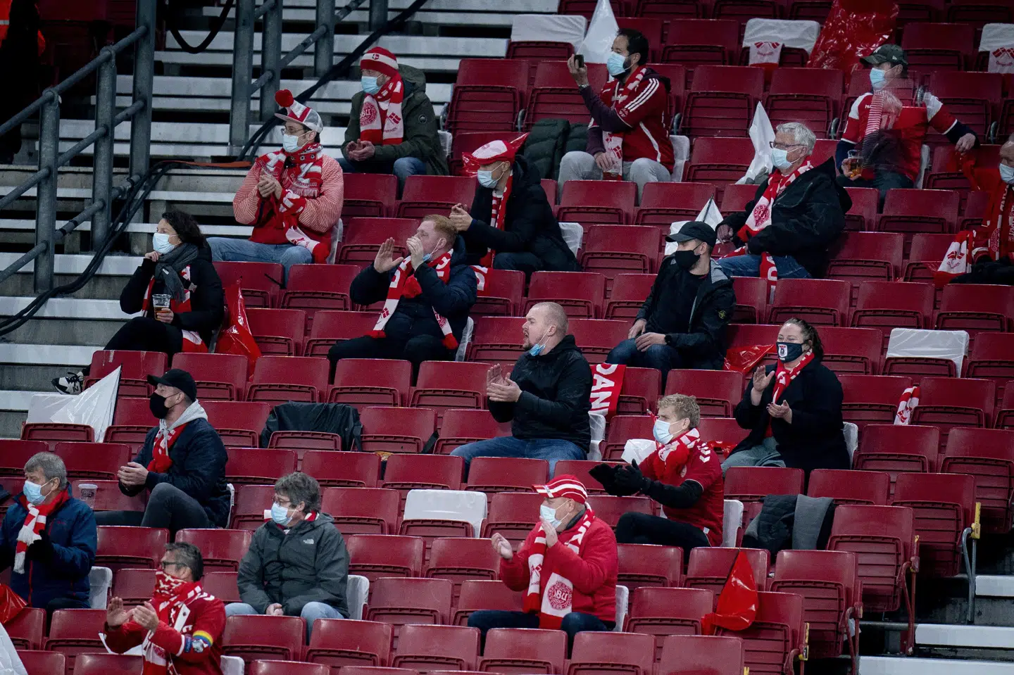 Det vides endnu ikke, hvorvidt der kan komme fans på lægterne til sommerens EM-kampe i Parken. (Arkivfoto) Liselotte Sabroe/Ritzau Scanpix