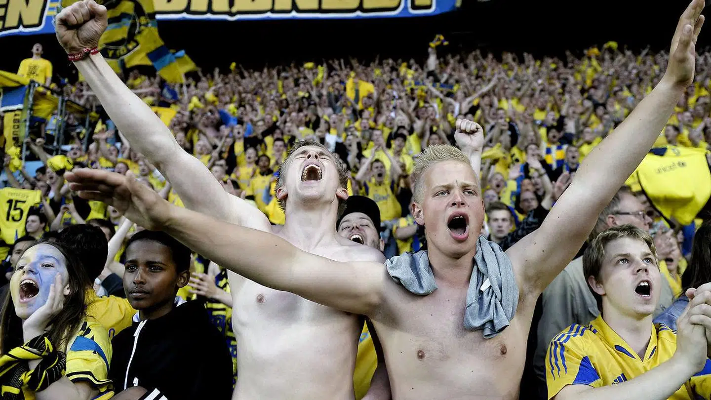 Sådan så det ud, da man kunne følge sit Superliga-hold på de danske stadions.