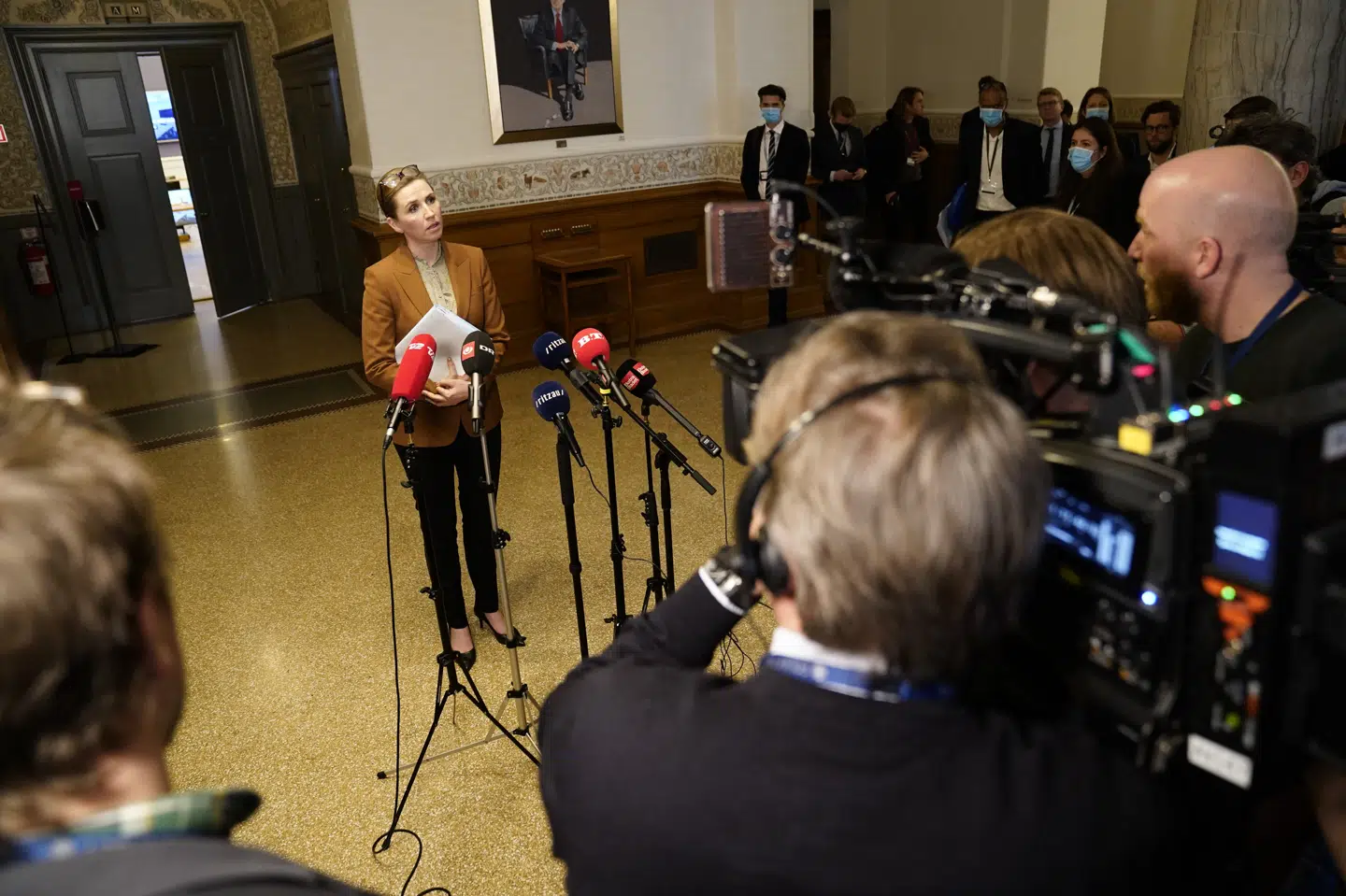 Statsminister Mette Frederiksen (S) siger tirsdag, at regeringen holder fast i sin kurs og ønsker at hjælpe 19 danske børn i den syriske flygtningelejr al-Hol, men uden at det inkluderer en hjemtagelse af børnene. (Arkivfoto) Mads Claus Rasmussen/Ritzau Scanpix