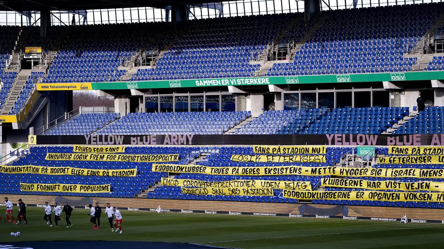 De mange politiske bannere på Brøndby Stadion ved opgøret mellem Brøndby og AGF.