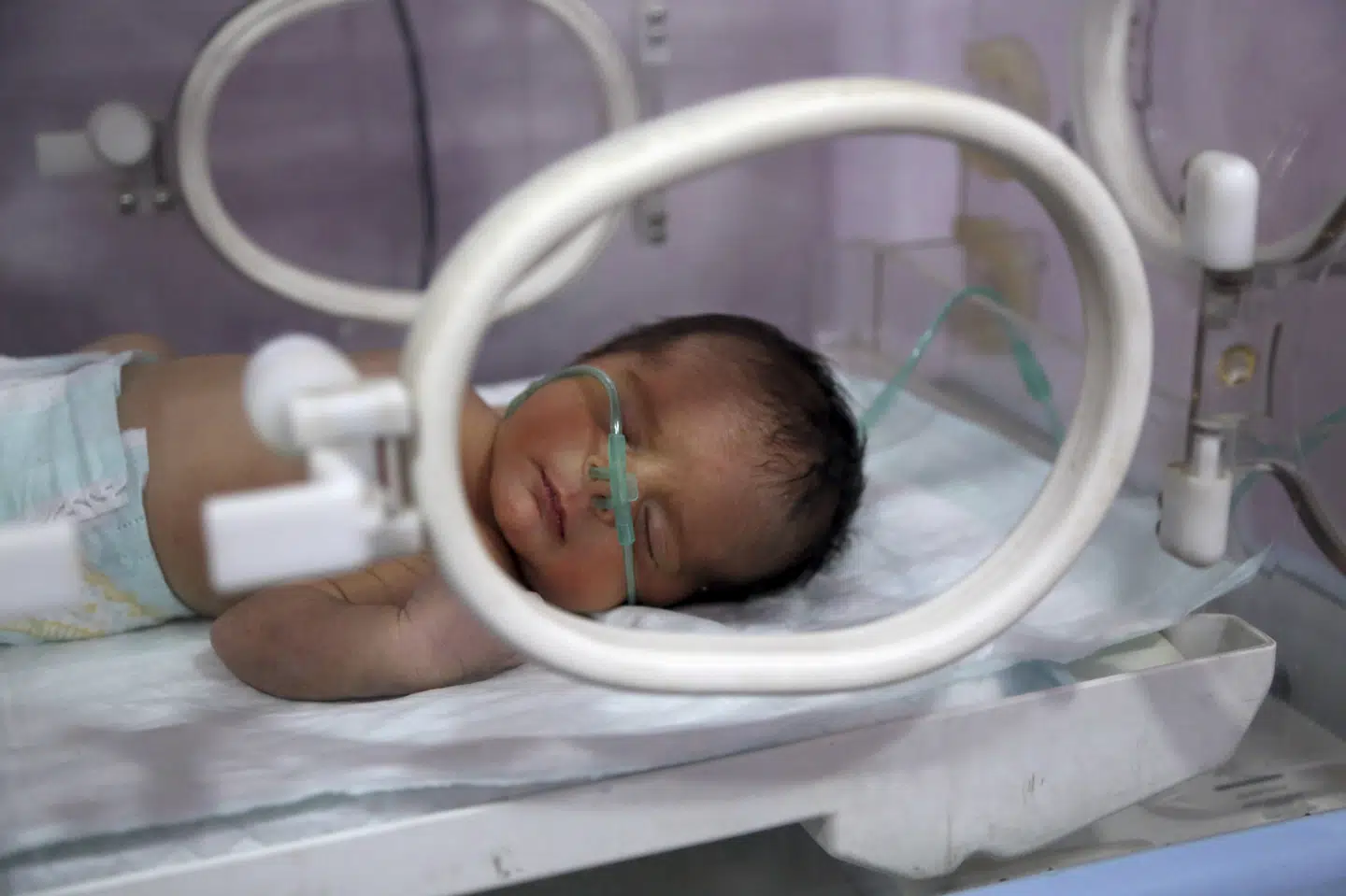 Jo mere nitrat i mødres drikkevand, jo mindre babyer føder de. Det gælder, selv når nitratniveauet er under EU's grænseværdi på 50 milligram per liter. (Arkivfoto) Karim Kadim/Ritzau Scanpix