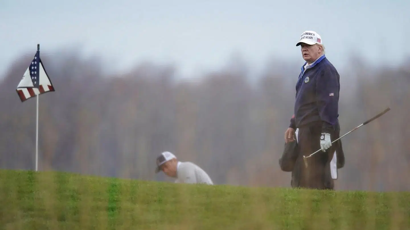Donald Trump på golfbanen, mens han var præsident.