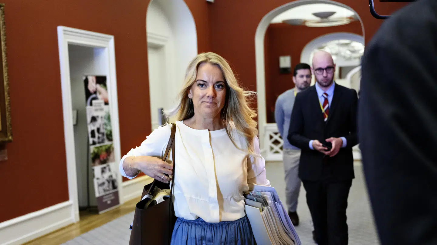 Pernille Vermund (NB) kritiserer de andre partier for at købe ind på statsministerens skræmmekampagne. Hun forlod forhandlingerne mandag eftermiddag.