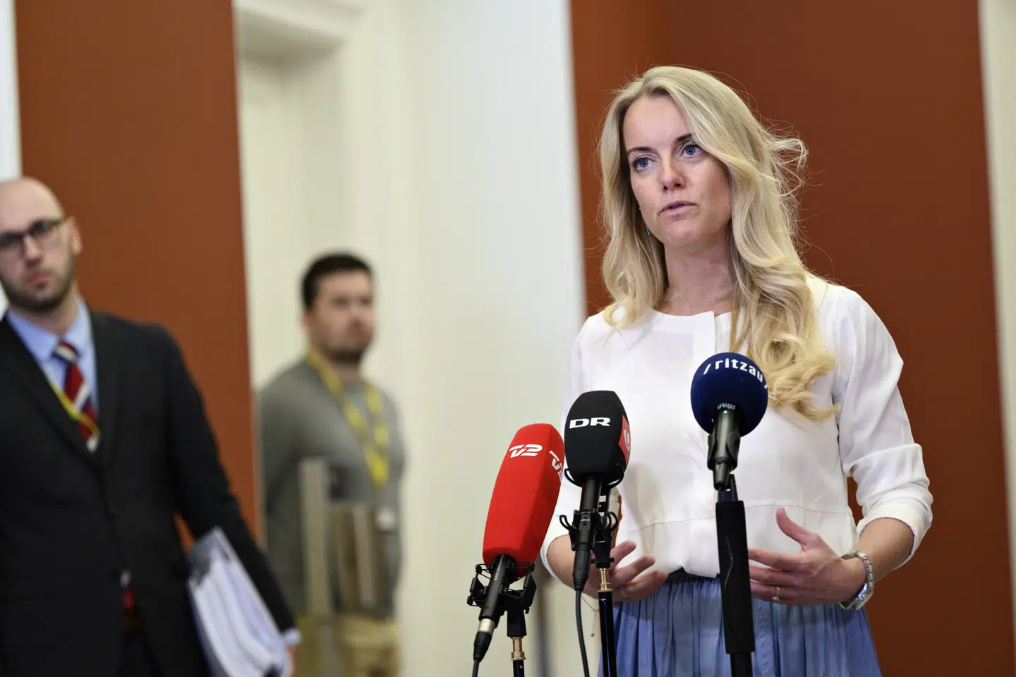 Pernille Vermund (NB), der her ses mandag formiddag på vej ind til forhandlingerne om en genåbningsplan, kommer ikke til at være med i en sådan aftale. Partiet er ude af forhandlingerne, oplyser Vermund. Philip Davali/Ritzau Scanpix
