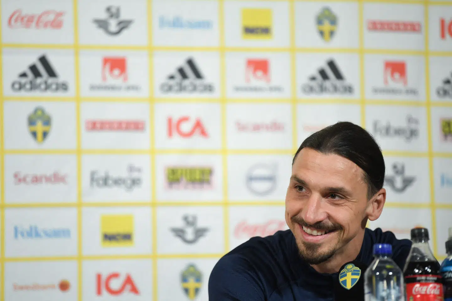 »Hvis jeg skal med, er det, fordi jeg har fortjent at være med. Det betyder intet, hvad jeg tidligere har udrettet,« siger Zlatan Ibrahimovic ifølge TT på mandagens pressemøde. Jonathan Nackstrand/Ritzau Scanpix