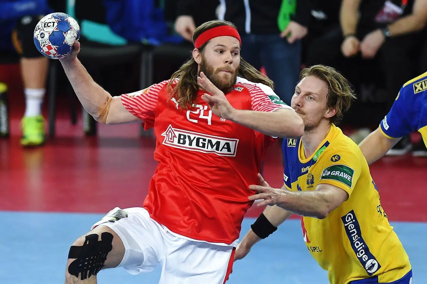 Mikkel Hansen og Jesper Nielsen (begge på billedet) bliver holdkammerater i Aalborg Håndbold. Tidligere har de spillet sammen i PSG. Her ses de i forbindelse med EM-semifinalen i 2018.