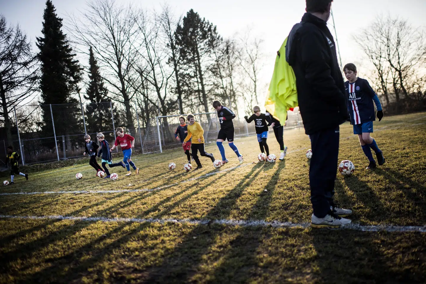 Fra mandag hæves forsamlingsforbuddet for udendørs idræts-, fritids- og foreningsaktiviteter i organiseret regi fra 25 til 50 personer. Samtidig mødes partilederne for at diskutere en langsigtet genåbning af Danmark. (Arkivfoto) Tim Kildeborg Jensen/Ritzau Scanpix