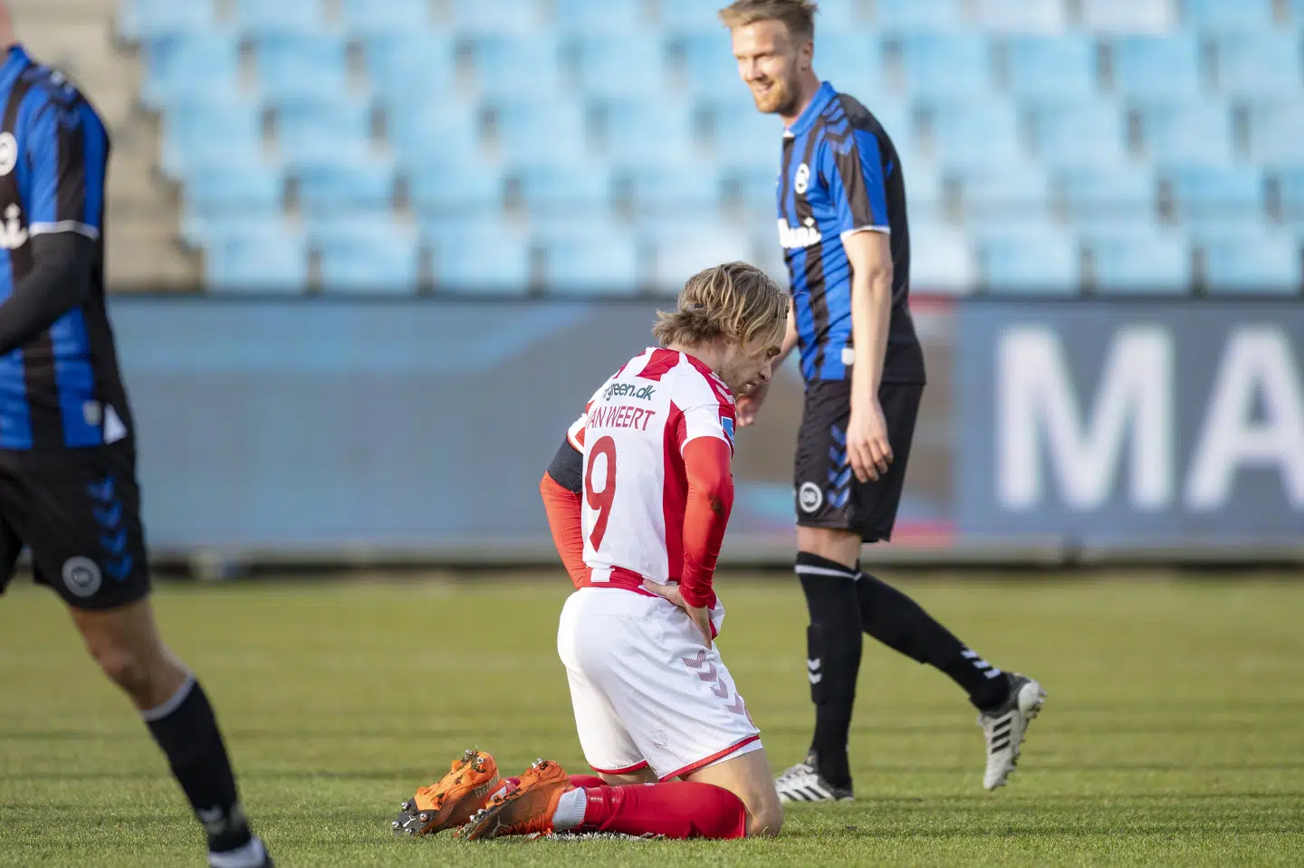 Tom van Weert og resten af AaB-truppen er i knæ efter at have misset mesterskabsspillet på sidste spilledag i grundspillet. Bo Amstrup/Ritzau Scanpix